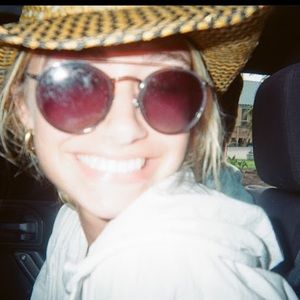 Meet your Posher, Eva